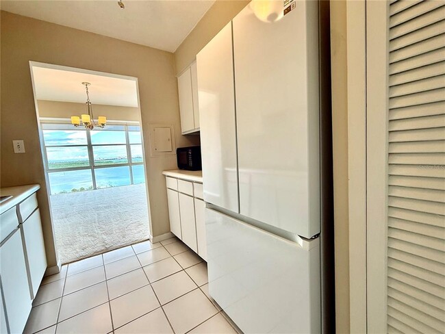 Building Photo - 7200 Sunshine Skyway Ln S