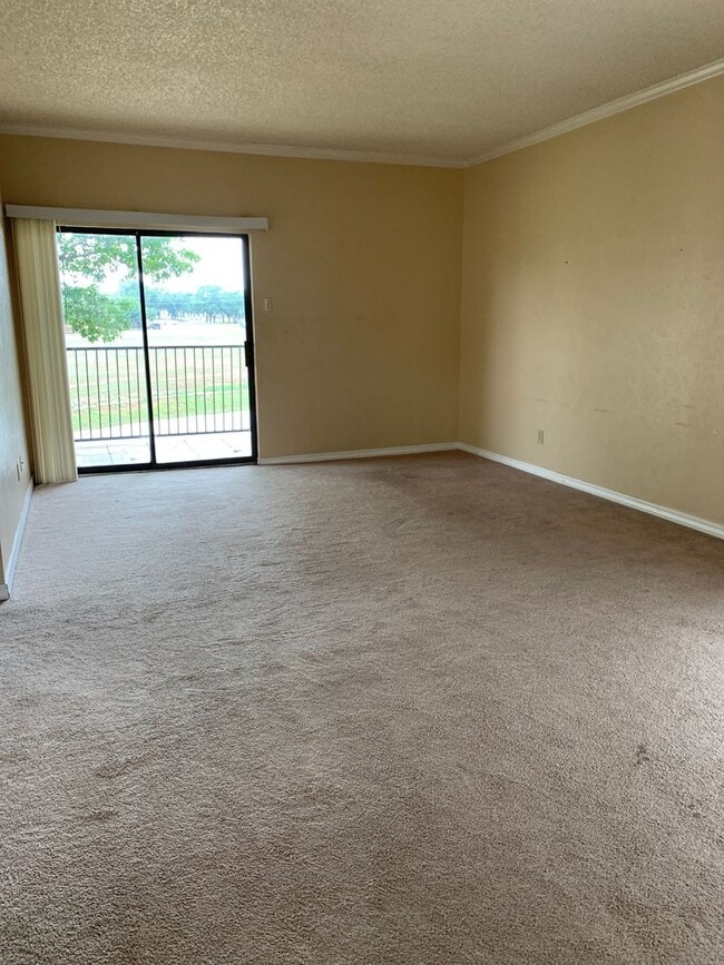 Building Photo - 1028 Mockingbird Ln