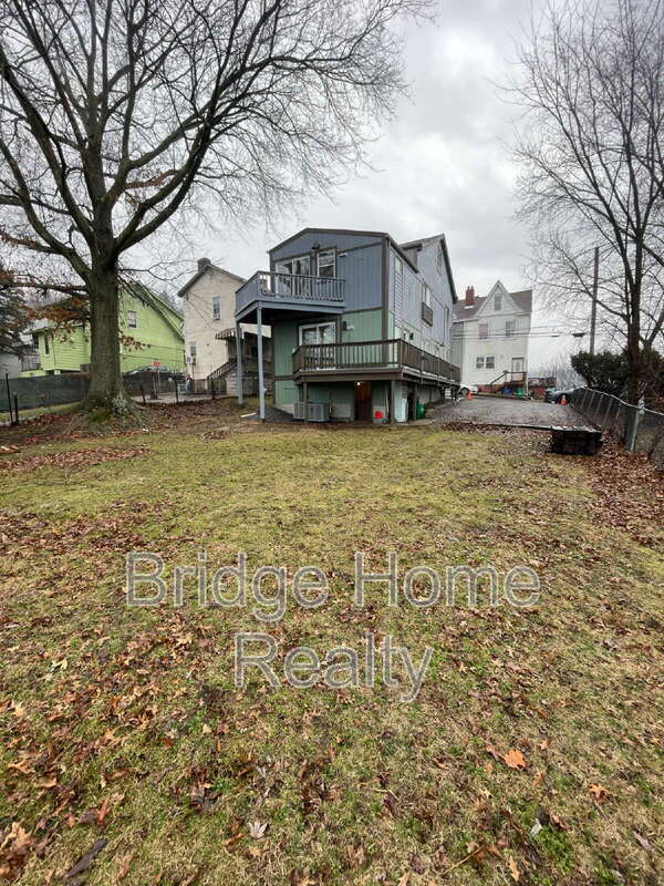 Building Photo - 107 Shoup St