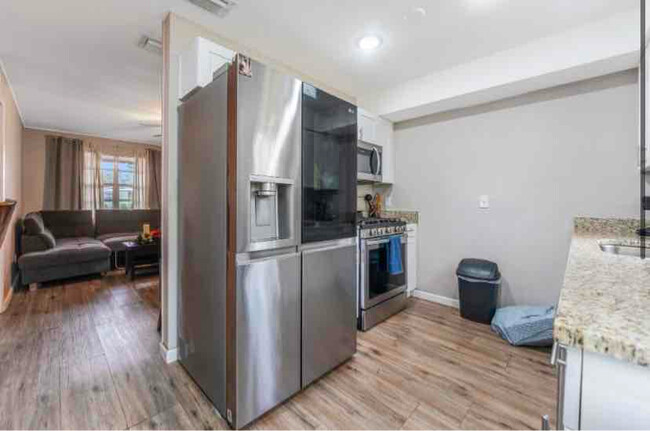 Building Photo - 1742 31st Ave N