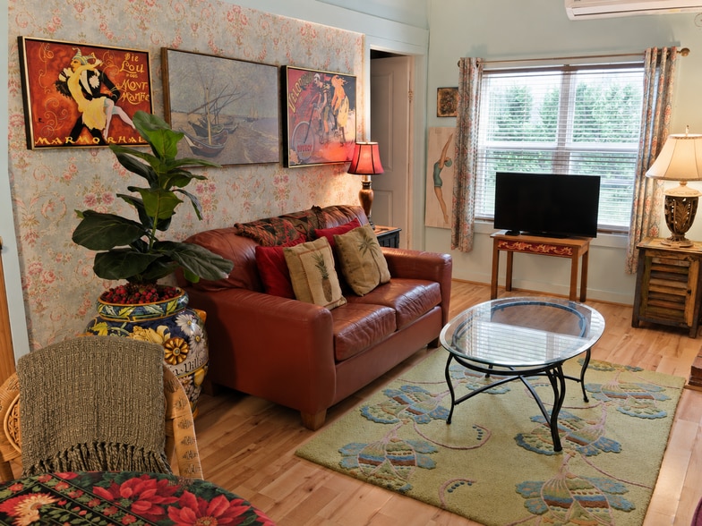 Living room - 111 Causeway Rd