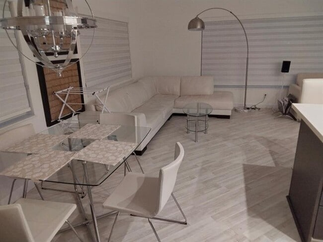 Building Photo - 2811 NE 51st St