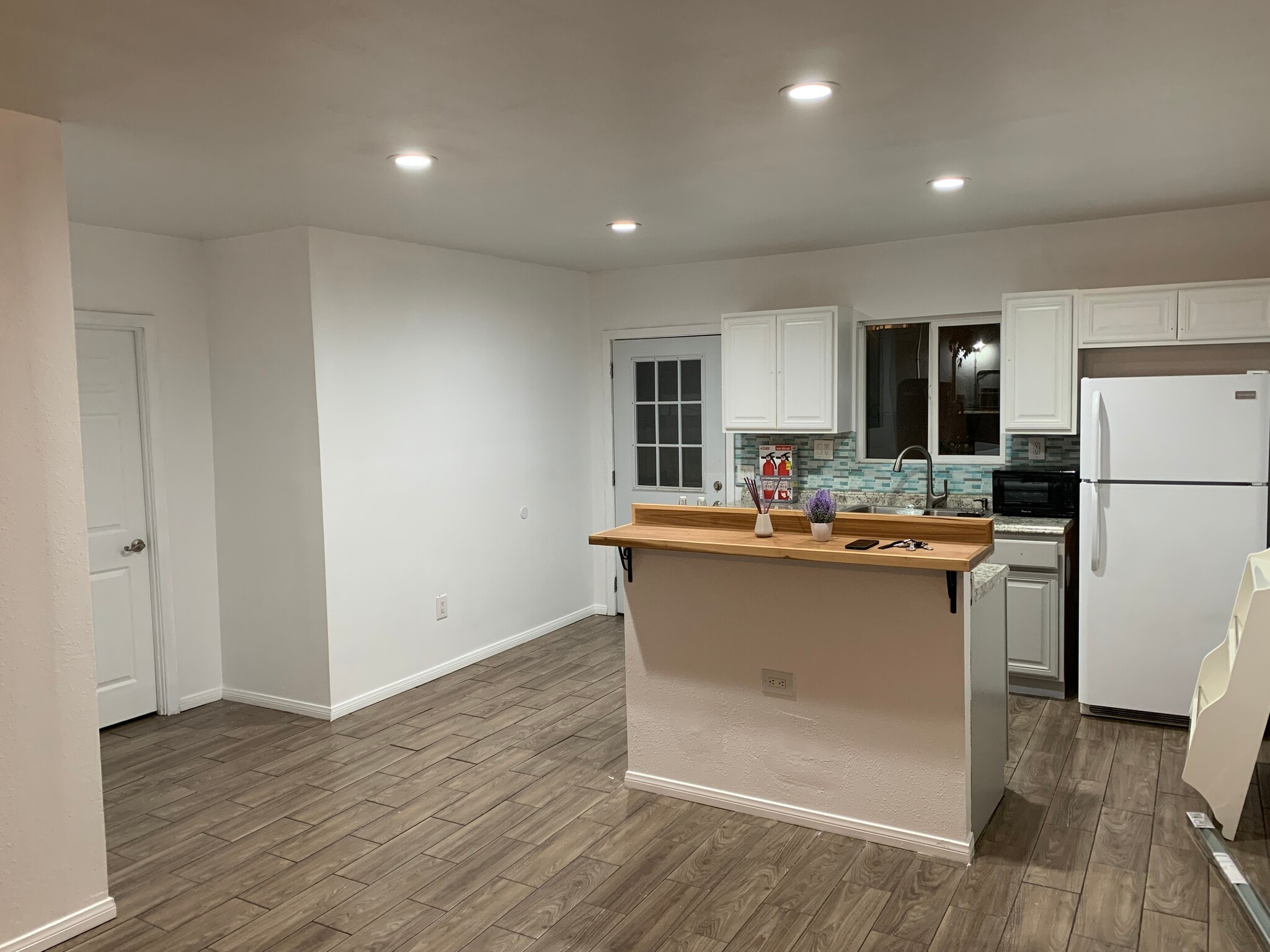 Kitchen Area - 526 Brooks Ave