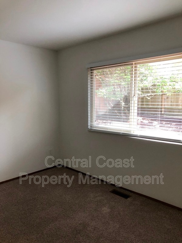 Building Photo - 725 Lobos St