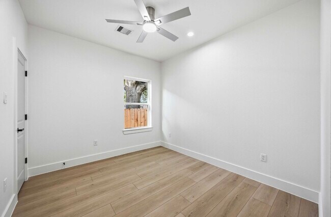 Building Photo - 5313 Bacher St