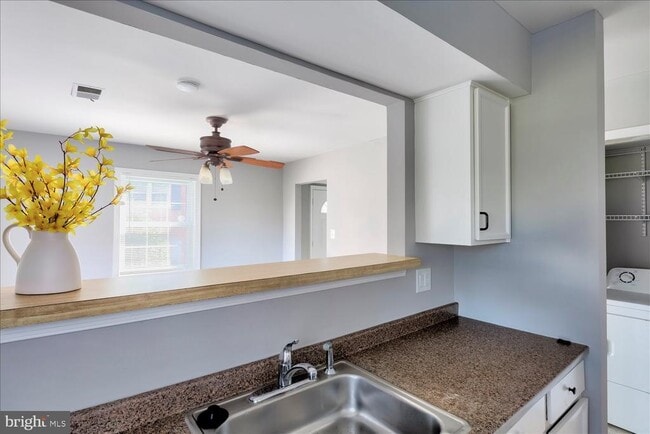 Building Photo - 9860 Hagel Cir