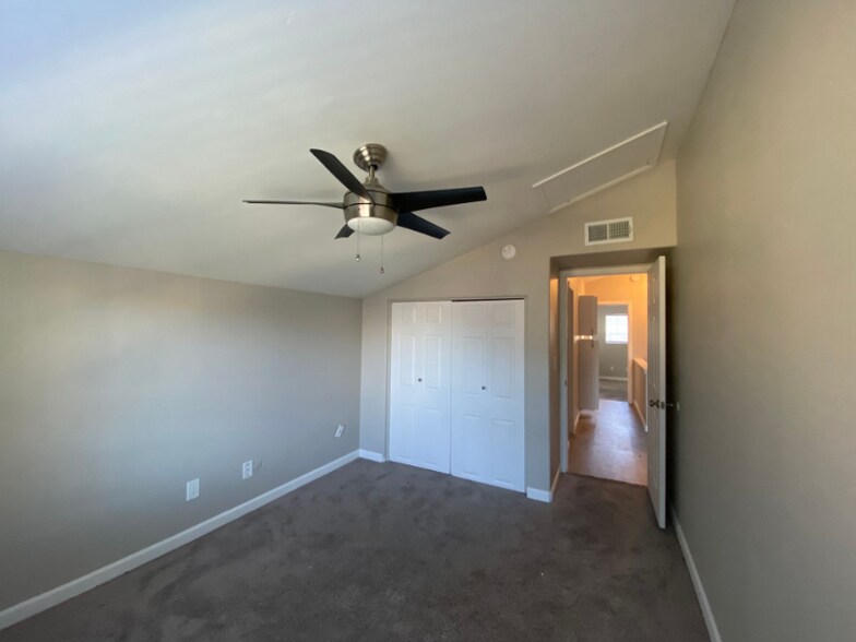 Building Photo - 2333 W Garden Dr