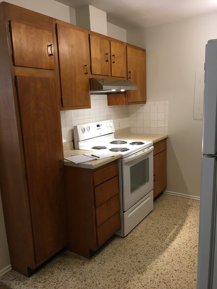 Building Photo - 2223 Laurel Ave