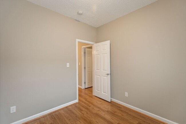 Building Photo - Like New Home off Freeman Mill. Just Painted, New Wood/Vinyl Flooring, Vaulted Ceilings, Front Po...