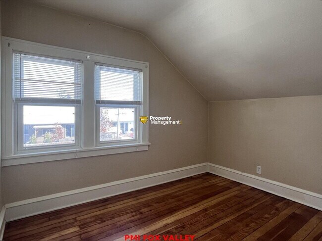 Building Photo - NICE house with wood floors