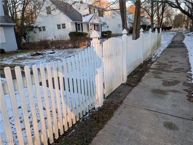 Building Photo - 703 Avondale St