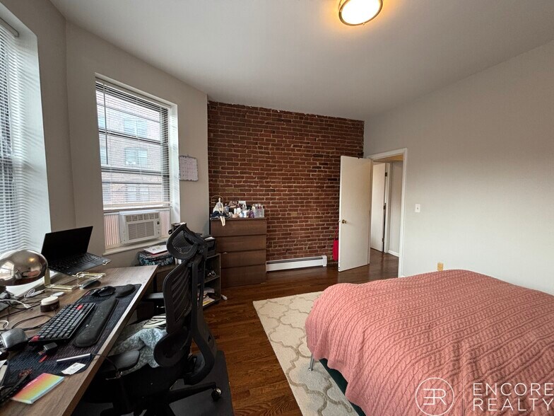 Building Photo - 17 Stearns Rd