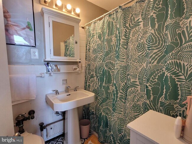 Building Photo - 2031 Locust St