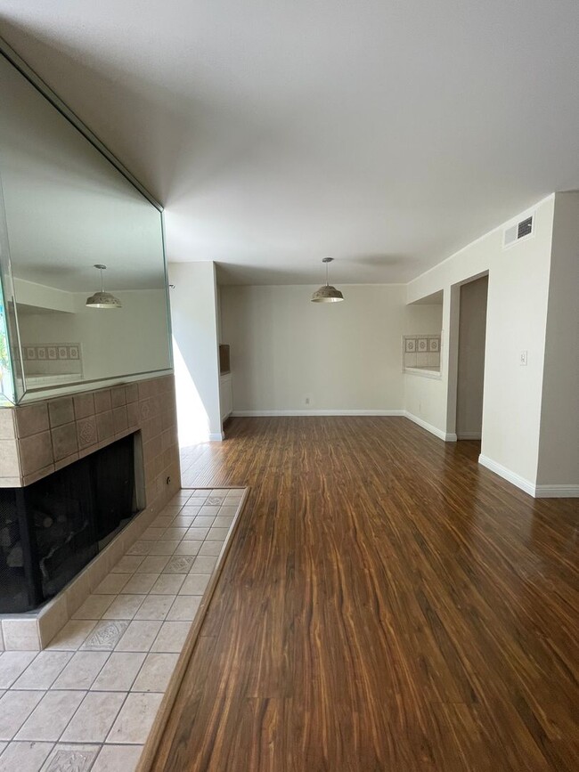 Building Photo - Charming 2bed/2bath Condo with HUGE Privat...