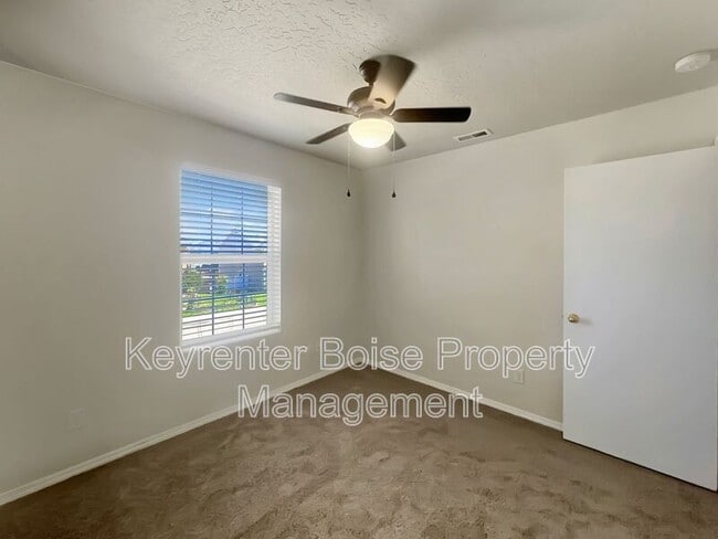 Building Photo - 3120 Cascadia St