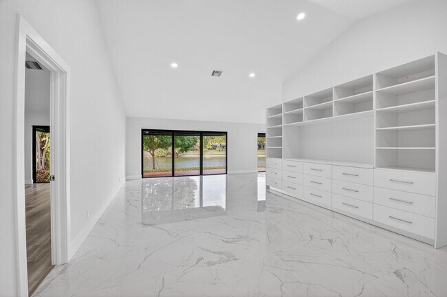 Building Photo - 6545 Las Flores Dr