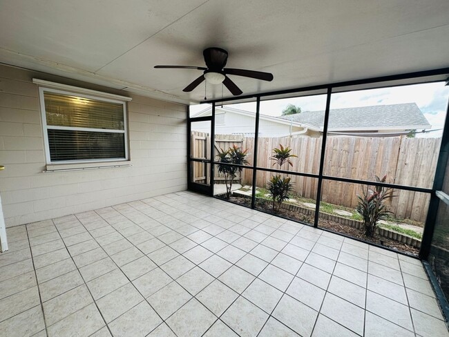Building Photo - Spacious 2 Bedroom 2 Bathroom Seminole Home with Yard