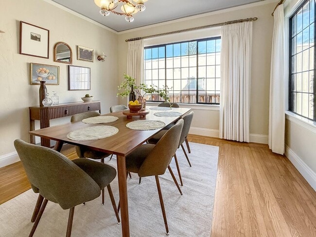 Building Photo - 2104 Carmelita Ave