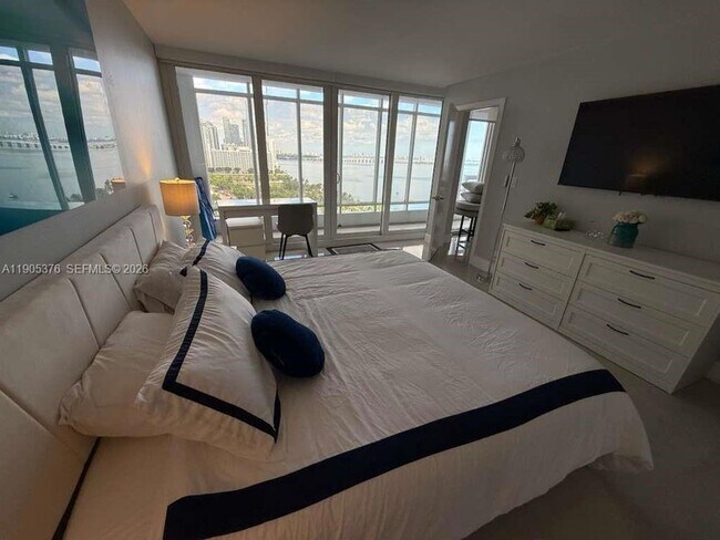 Building Photo - 1717 N Bayshore Dr