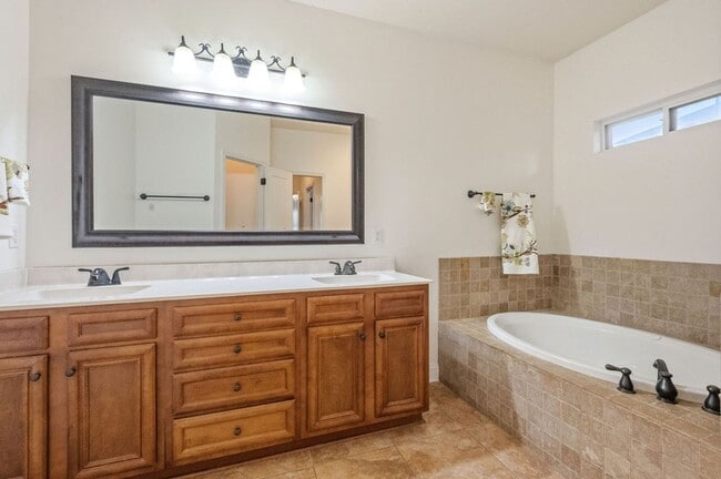 Building Photo - Sprawling 4-BR Niceville Rental with Gourmet Kitchen & 2-Car Garage!