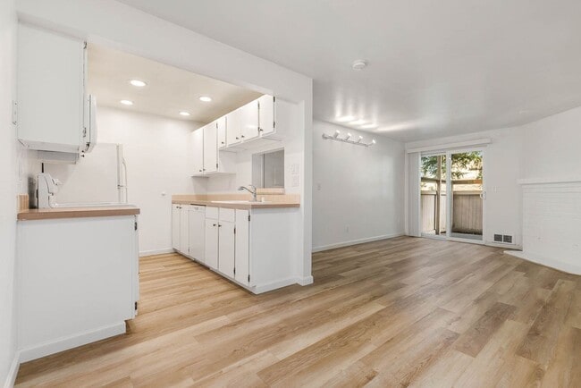 Building Photo - 14200 NE 171st St