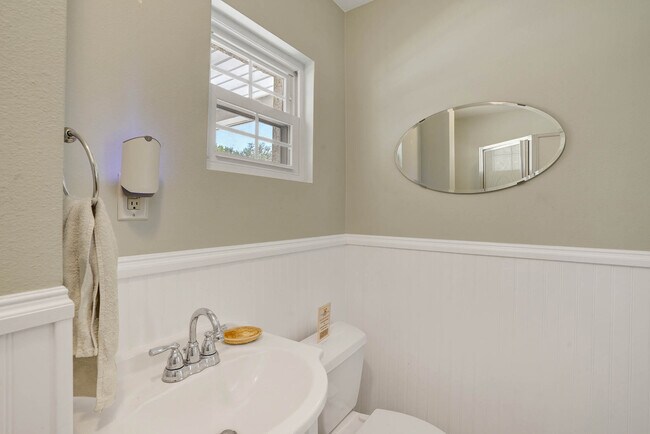 Building Photo - 1826 58th St S