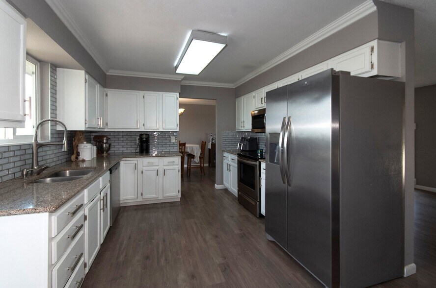Building Photo - 6965 Sugar Creek Cir