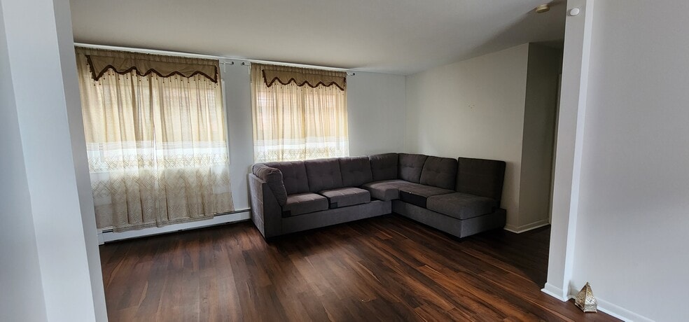 Building Photo - 6163 N Leavitt St