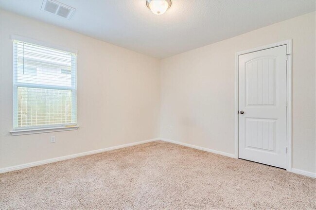 Building Photo - 617 Callahan Ln