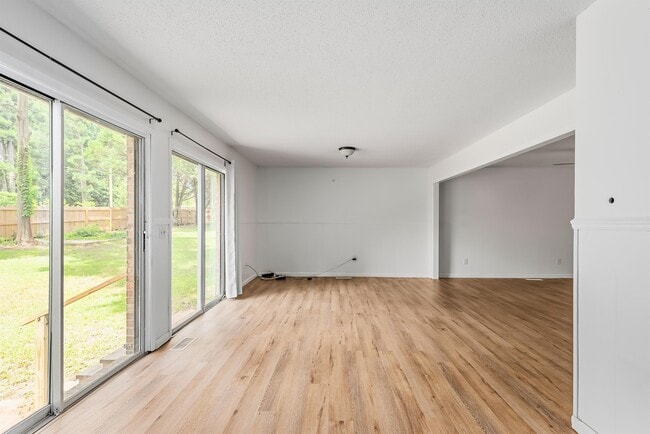 Building Photo - 302 Antler Dr