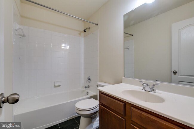 Building Photo - 2655 Glenriver Way