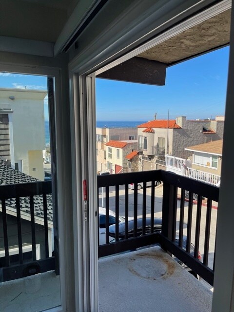 Building Photo - 216 40th St