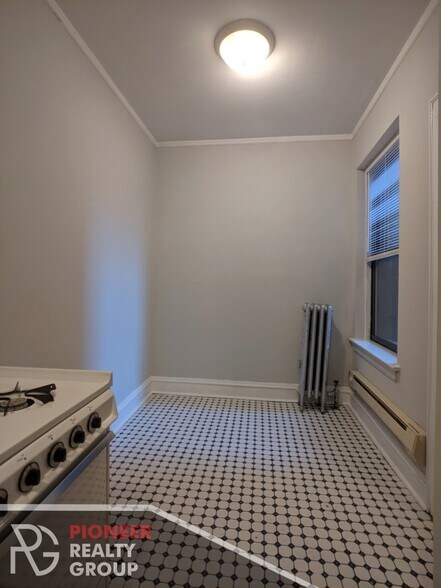 Building Photo - 4641 N Paulina St