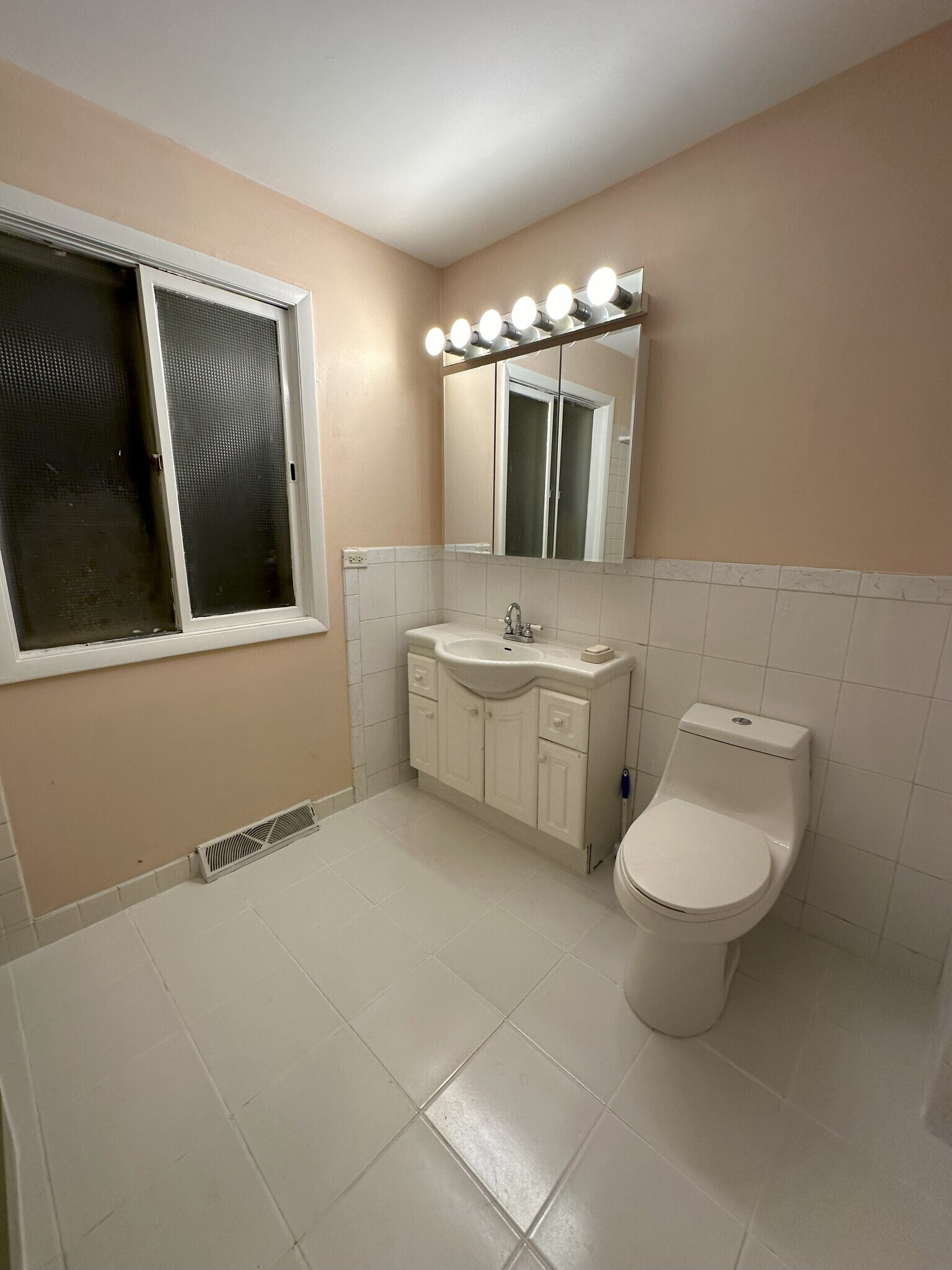 Building Photo - 226 Walker Dr