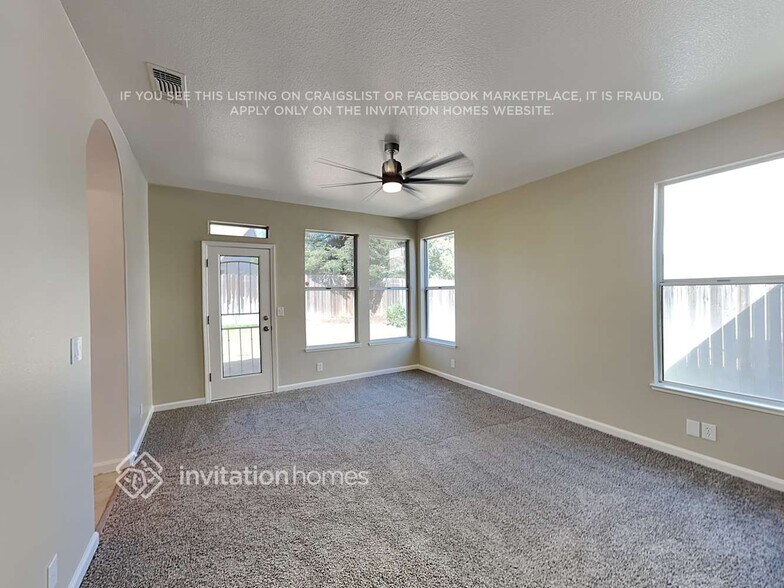 Building Photo - 869 Lariat Loop