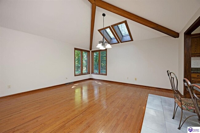 Building Photo - 306 Forest Trce