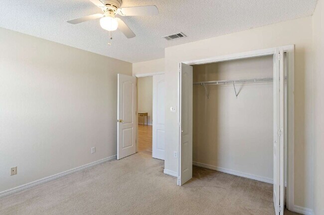 Building Photo - New Home for the Holidays – 4BR/2BA Near N...