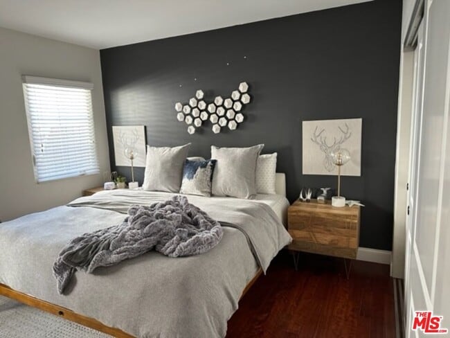 Building Photo - 1350 N Stanley Ave