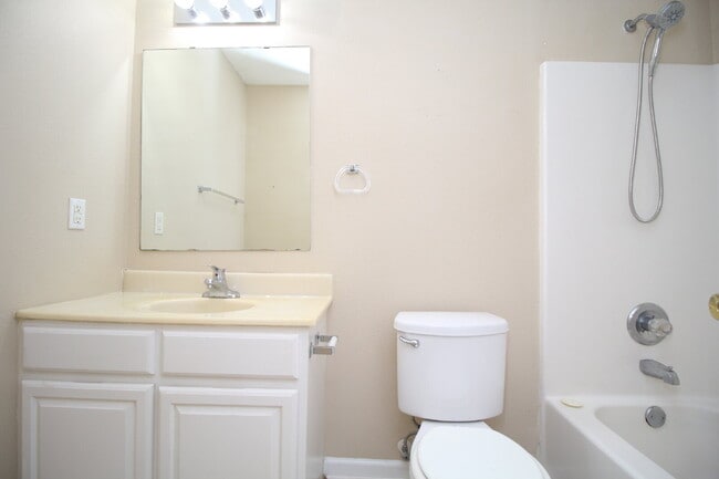 Building Photo - 2-Bed, 2-Bath Milton Duplex Minutes from Whiting Field – Pet Friendly with Lawn Maintenance Inclu...