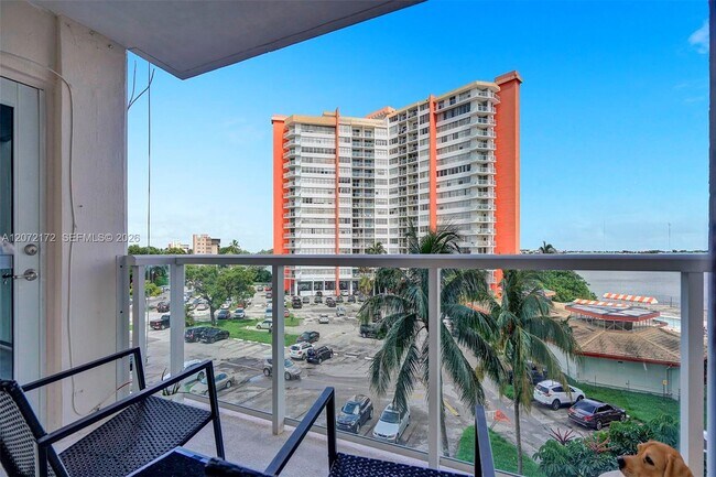 Building Photo - 1351 NE Miami Gardens Dr