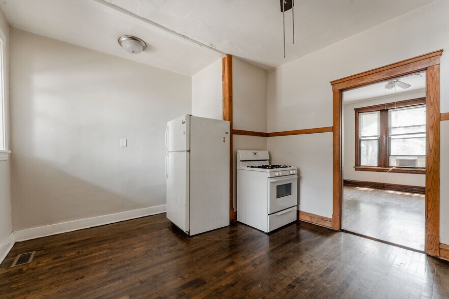 Building Photo - 3620 W Grace St