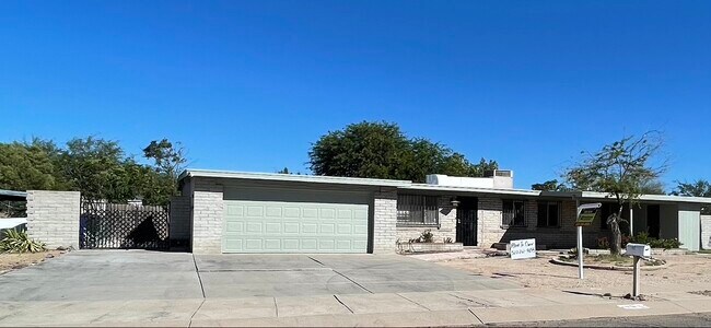 Building Photo - 7655 E Tulip Tree St