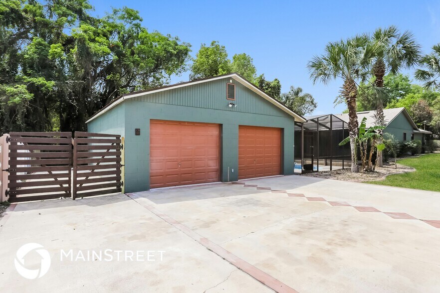 Building Photo - 231 Lago Vista St