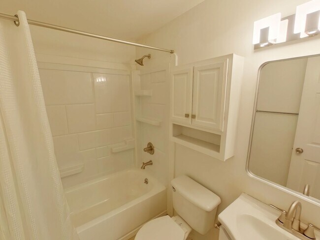 Building Photo - Remodeled 5BR Wichita Home for Rent - Pet Friendly!