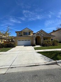 Building Photo - 3 Bedroom 3 Bathroom home in Santa Maria