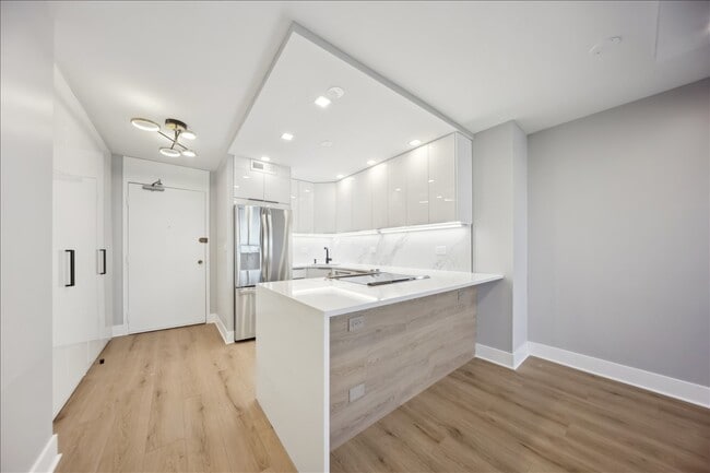 Building Photo - 88 W Schiller St