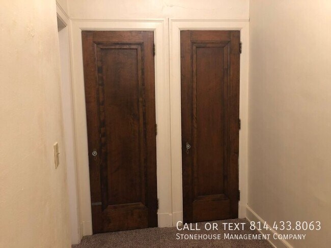 Building Photo - 360 W 7th St