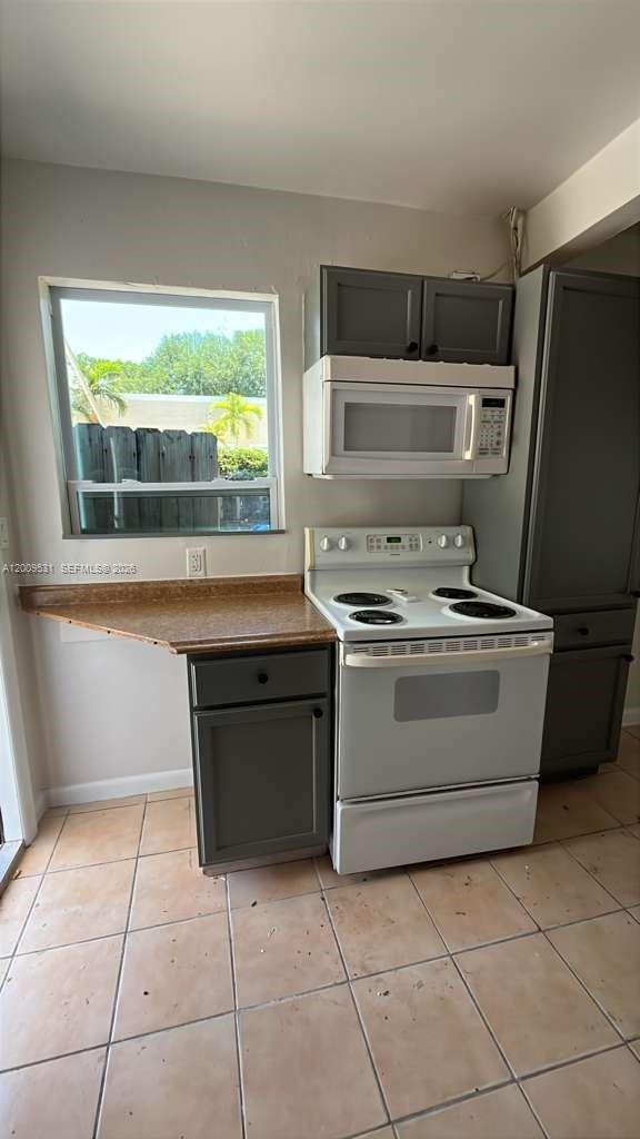 Building Photo - 308 SW 16th St