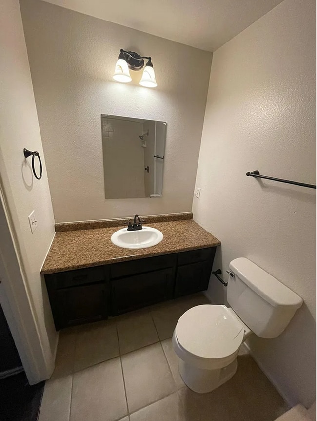 Building Photo - 2045 S 14th Ave