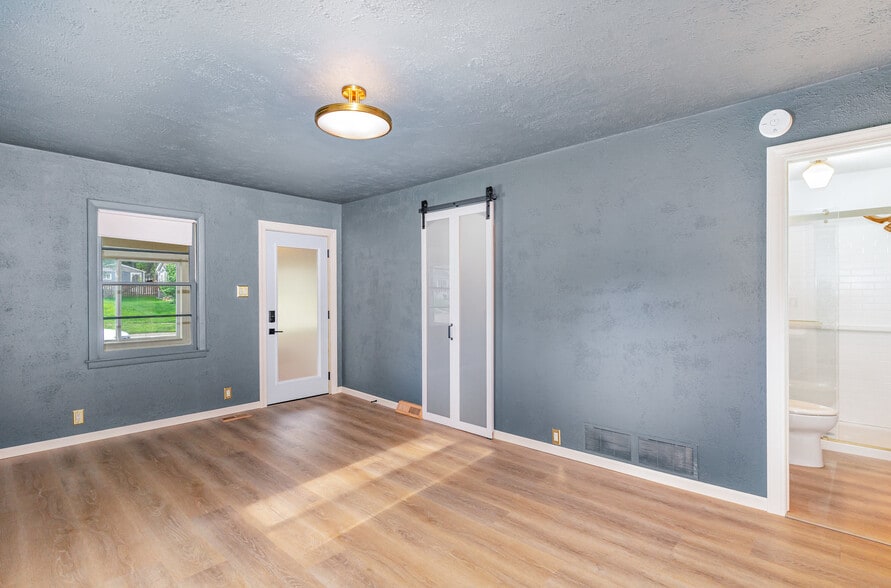 Building Photo - 1405 S Park St